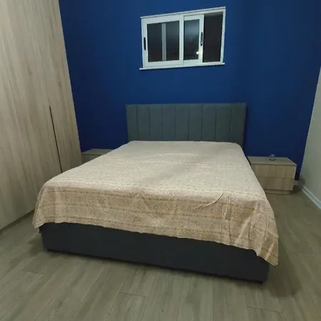 Lindor House * ティラナ